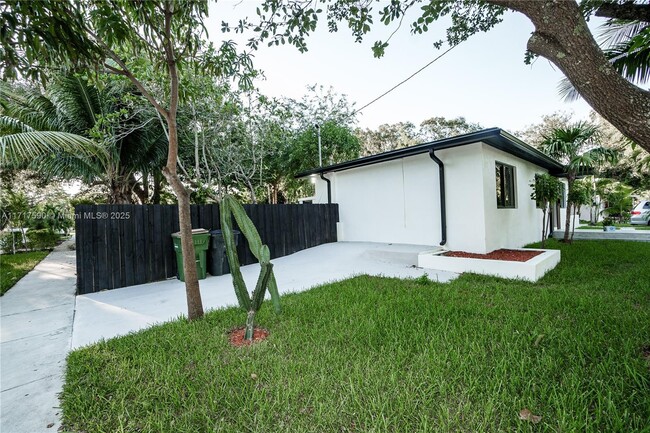 12800 NE 12th Ave in North Miami, FL - Building Photo - Building Photo