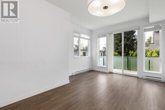 6533-6533 McKay Ave in Burnaby, BC - Building Photo - Building Photo