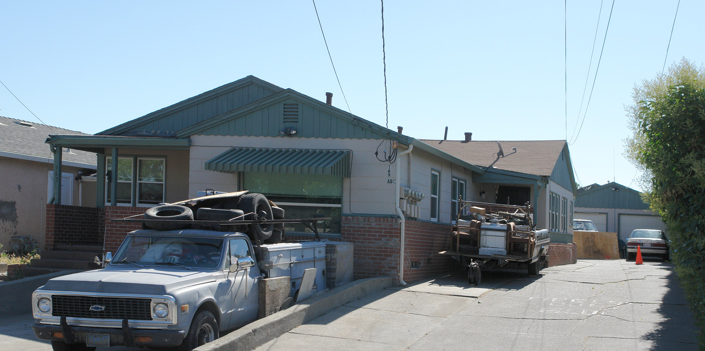 169 Alberts Ave in Pittsburg, CA - Building Photo