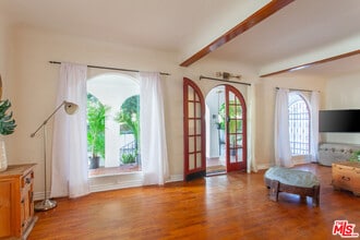 1147 Wilcox Pl in Los Angeles, CA - Building Photo - Building Photo