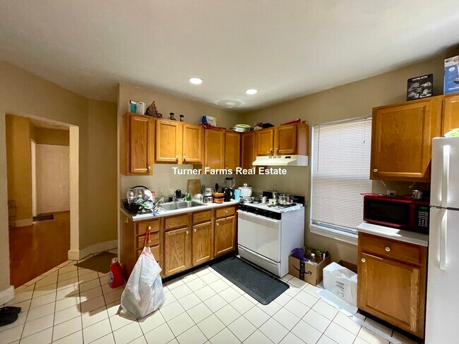 135 Marcella St, Unit 3 in Boston, MA - Building Photo - Building Photo