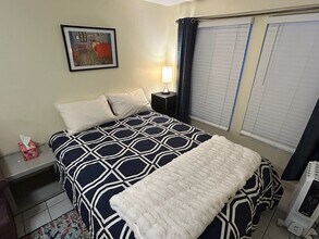 2422 Observatory Pl NW, Unit Studio Apartment in Washington, DC - Foto de edificio - Building Photo