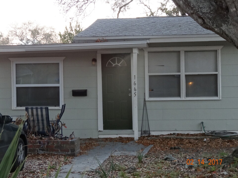 1665 37th St S in St. Petersburg, FL - Building Photo