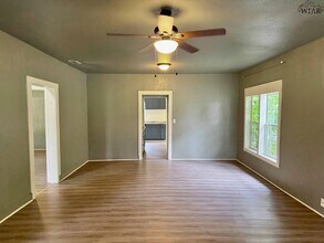 2121 Ave I in Wichita Falls, TX - Foto de edificio - Building Photo