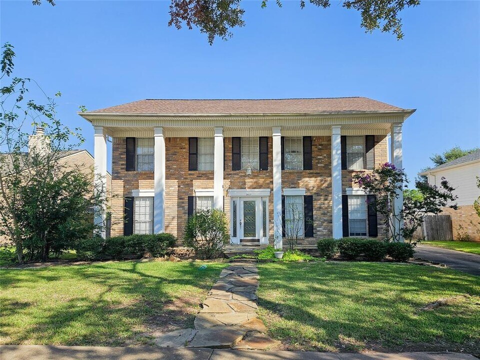 3827 Flintrock Ln in Sugar Land, TX - Building Photo