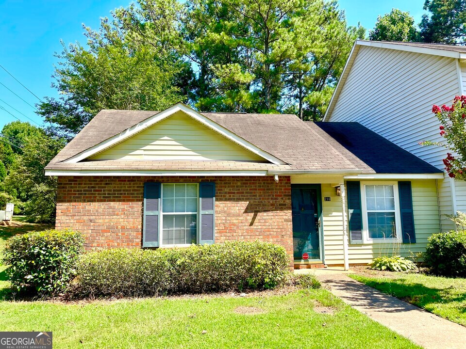 216 Sheraton Ct in Mcdonough, GA - Building Photo