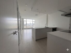 4670 Assembly Wy in Burnaby, BC - Building Photo