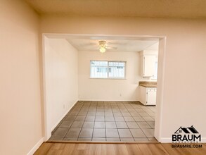 5131 Buffalo Ave in Los Angeles, CA - Foto de edificio - Building Photo