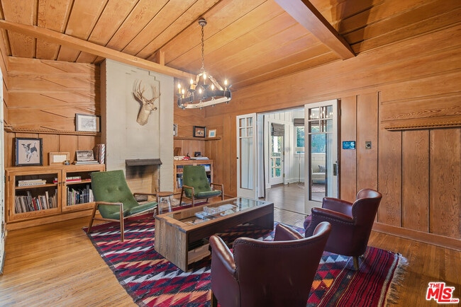 2049 Oakstone Way in Los Angeles, CA - Building Photo - Building Photo