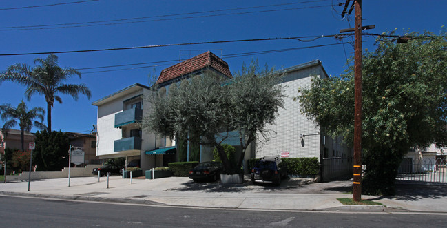 La Maison in Sherman Oaks, CA - Building Photo - Building Photo