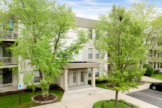 Delaware Place II in Gurnee, IL - Foto de edificio - Building Photo