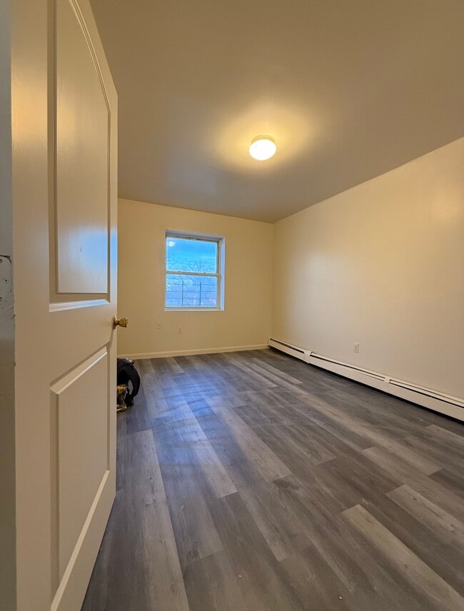 2292 Nameoke Ave in Far Rockaway, NY - Foto de edificio - Building Photo