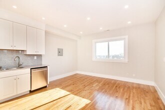 61 Monmouth St, Unit 3 in Boston, MA - Building Photo - Building Photo