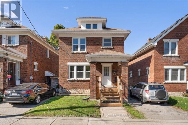 property at 3 Carleton St S