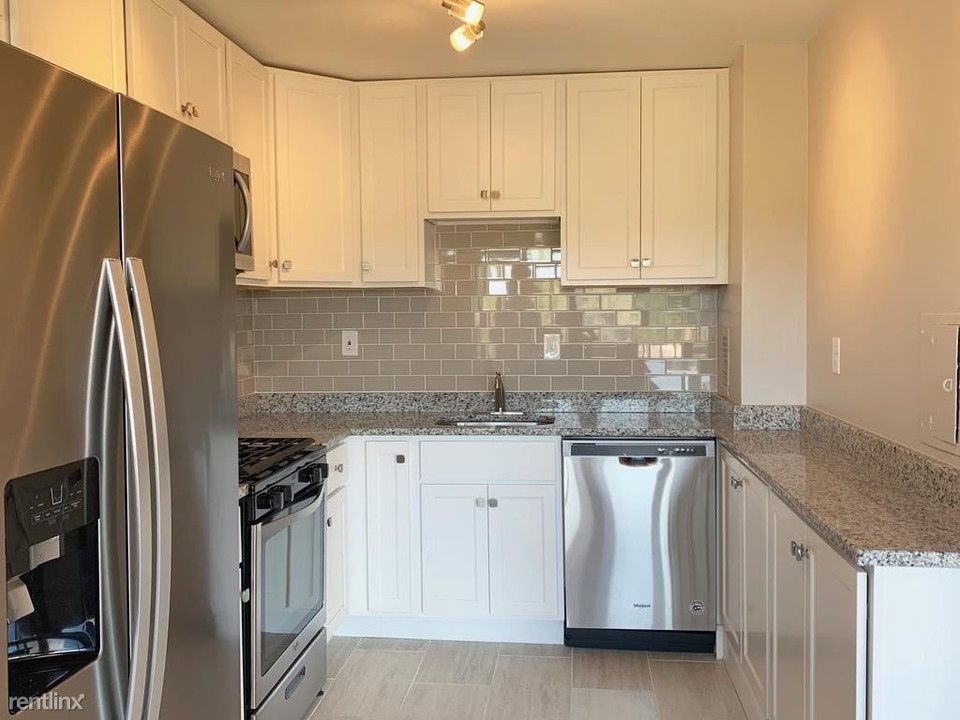401 N Armistead St-Unit -UNIT 411 in Alexandria, VA - Building Photo