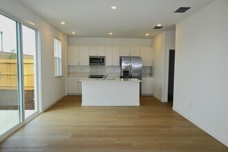 8536 Anker Wy in Elk Grove, CA - Building Photo - Building Photo