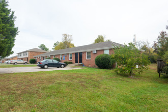 Golf View Apartments in Clarksville, TN - Foto de edificio - Building Photo