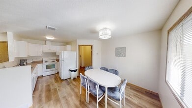 10605 D-106102 102 St in Grande Prairie, AB - Building Photo - Building Photo