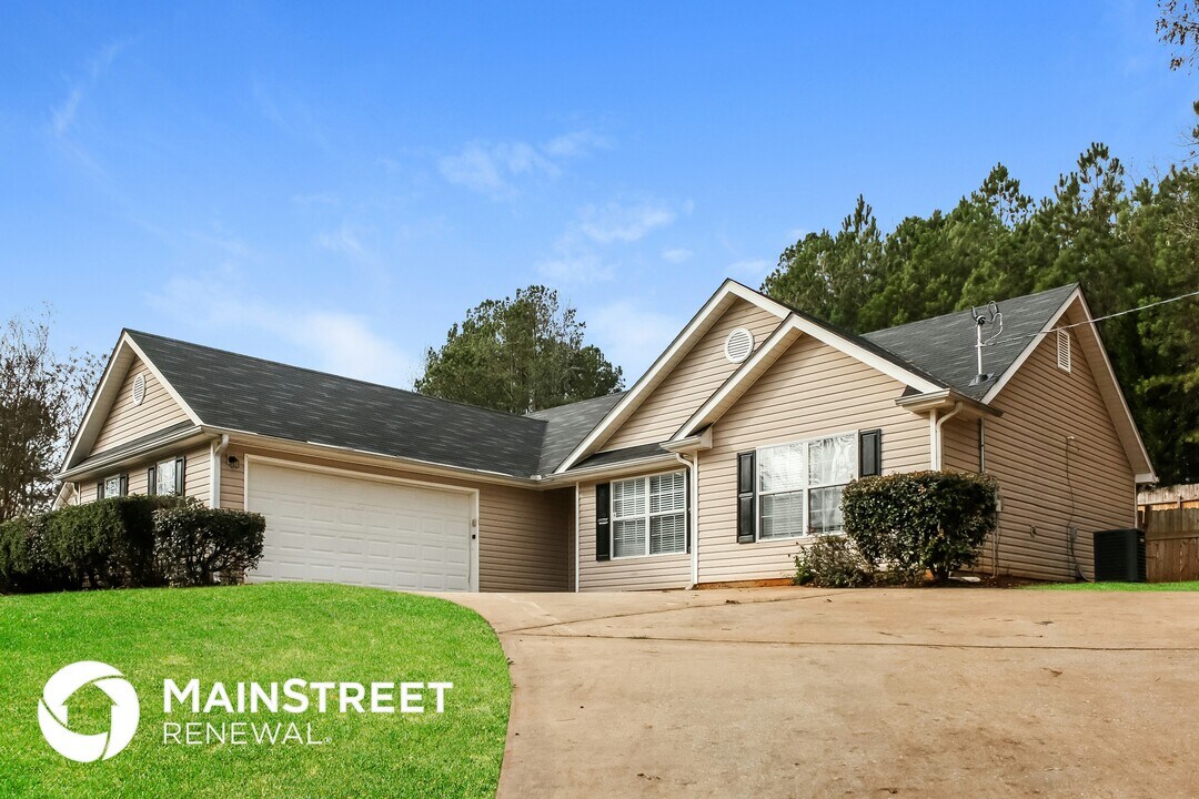 180 Autumn Way in Covington, GA - Building Photo