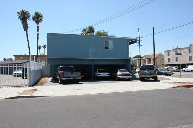 13334 Vanowen St in Van Nuys, CA - Building Photo - Building Photo