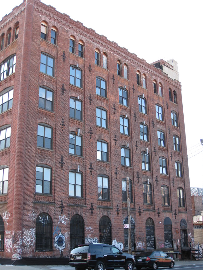 Wythe Confectionery in Brooklyn, NY - Foto de edificio - Building Photo