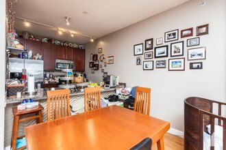 100 E 14th St in Chicago, IL - Building Photo - Building Photo