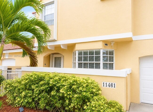 property at 11461 Lakeview Dr