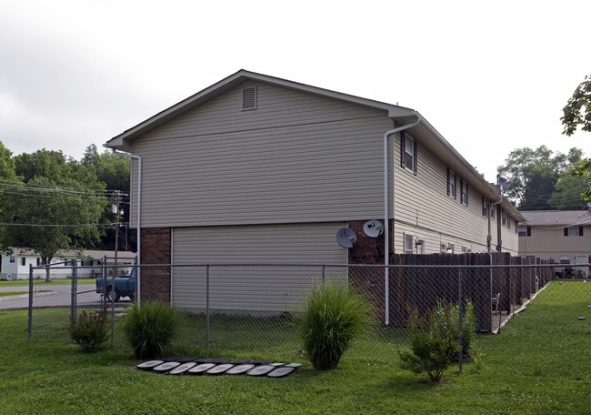 TKS Apartments in Sevierville, TN - Foto de edificio - Building Photo