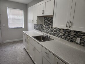 1922 Taylor St, Unit #1 in Hollywood, FL - Building Photo - Building Photo