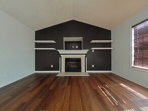 5841 Blue Sky Ln in Hope Mills, NC - Foto de edificio - Building Photo