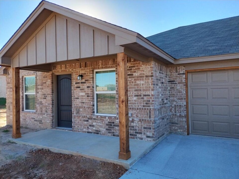 209 Hoover Ln in Azle, TX - Building Photo