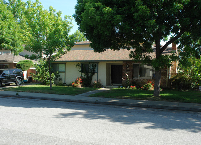 639 Begonia Way in Sunnyvale, CA - Building Photo - Building Photo