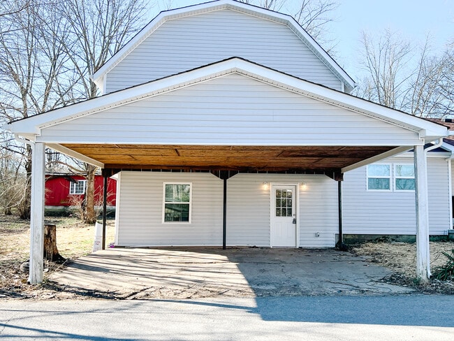 801 Poplar Ave, Unit B
