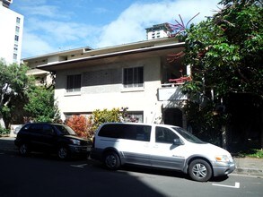 448 Kaiolu St in Honolulu, HI - Foto de edificio - Building Photo