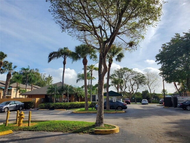 7423 SW 152nd Ave in Miami, FL - Foto de edificio - Building Photo