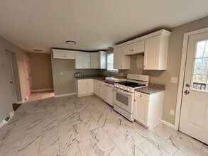 38 Reservoir St in Brockton, MA - Building Photo - Building Photo