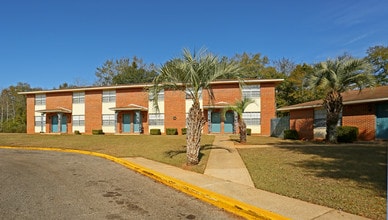 Parkview Garden Apartments in Quincy, FL - Building Photo - Building Photo