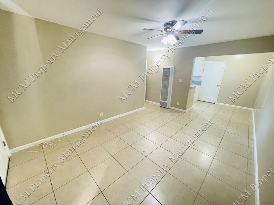 6621 Whitsett Ave in Los Angeles, CA - Building Photo