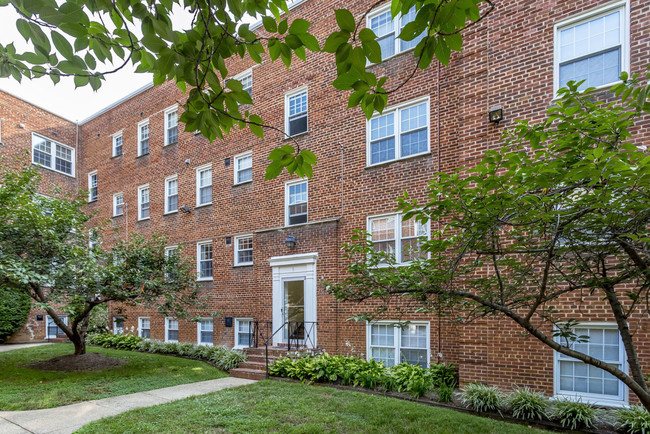 Mason Arms Apartments in Alexandria, VA - Building Photo - Building Photo