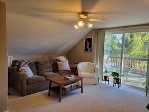 103 Fiat Ave, Unit 2nd floor, One bedroom un in Cranston, RI - Foto de edificio - Building Photo