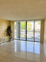 20400 W Country Club Dr in Aventura, FL - Building Photo