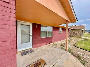 110 SE Tattershall Way in Lawton, OK - Building Photo - Building Photo