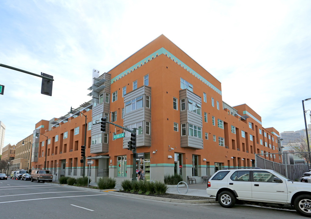 Fox Court Apartments in Oakland, CA - Building Photo