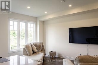 18 Little River Xing in Wasaga Beach, ON - Building Photo - Building Photo