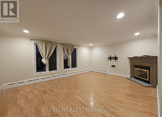 205 Lavergne St in Ottawa, ON - Building Photo - Building Photo