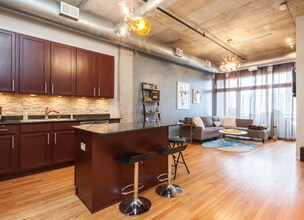 933 W Van Buren St, Unit #  0812 in Chicago, IL - Foto de edificio - Building Photo