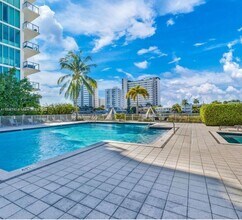 7930 East Dr in North Bay Village, FL - Building Photo - Building Photo
