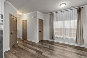 812 Somb Moore Ways in Chesapeake, VA - Building Photo - Building Photo