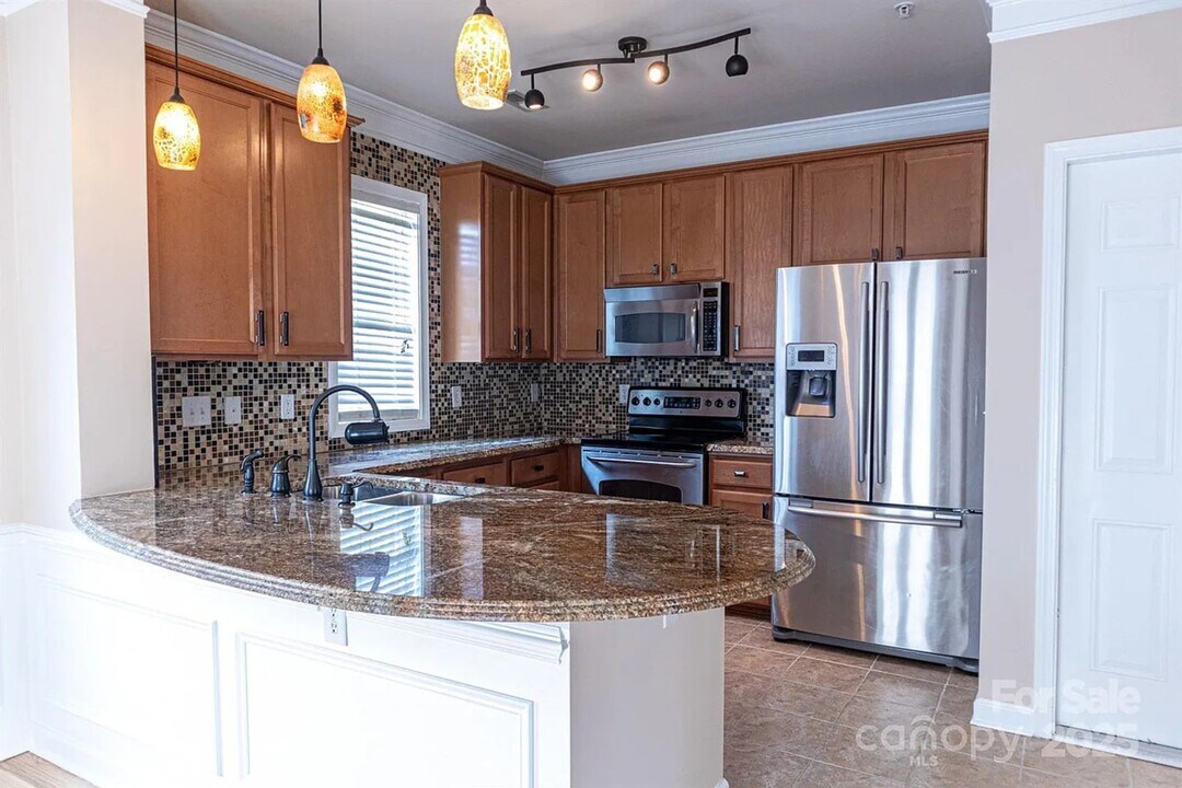 2092 Ayrsley Town Blvd in Charlotte, NC - Building Photo