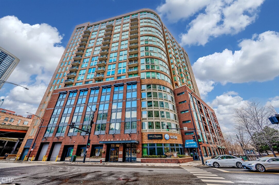 600 N Kingsbury St in Chicago, IL - Building Photo